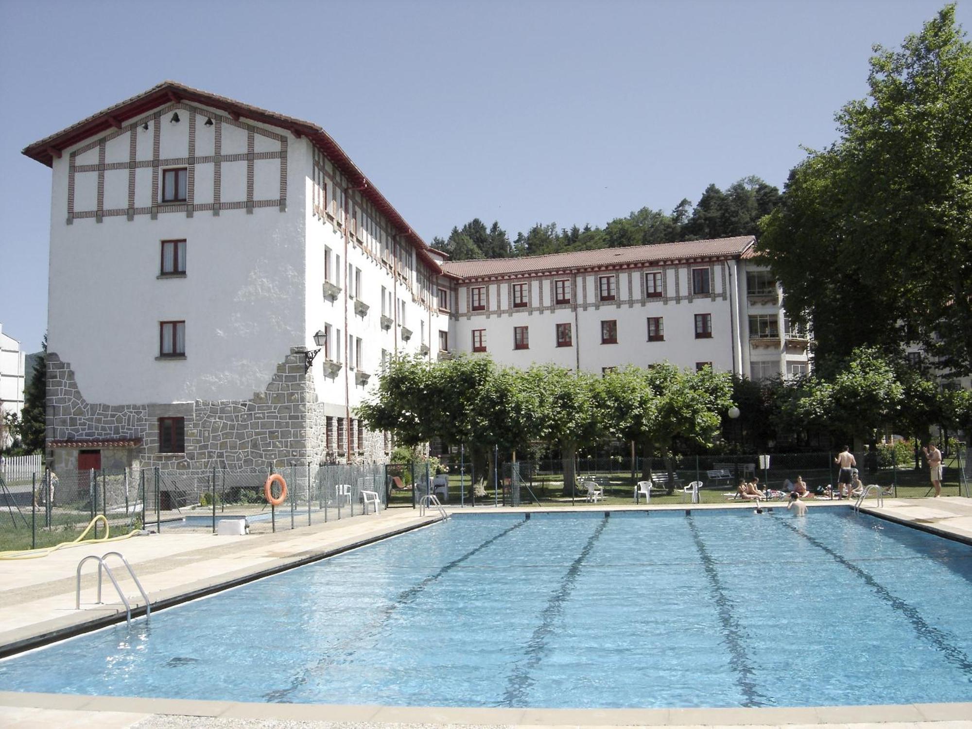 Hostal Ayestaran I Лекунбери Екстериор снимка