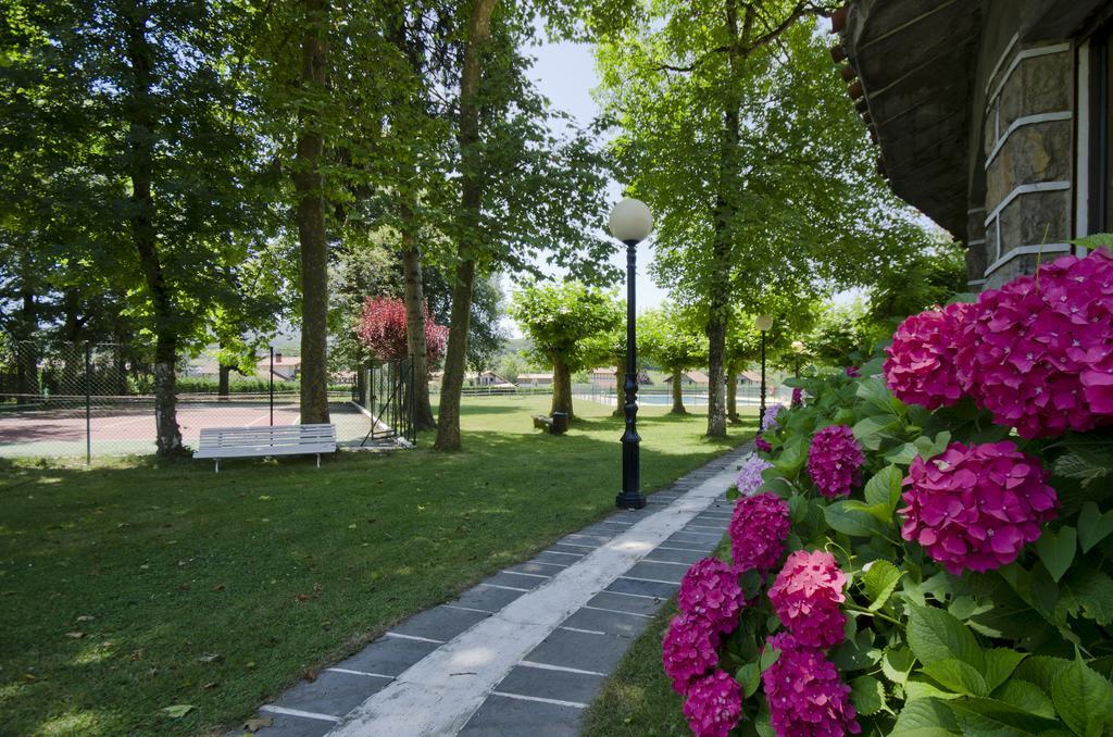 Hostal Ayestaran I Лекунбери Екстериор снимка